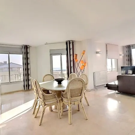 Magnifique En Front De Apartment